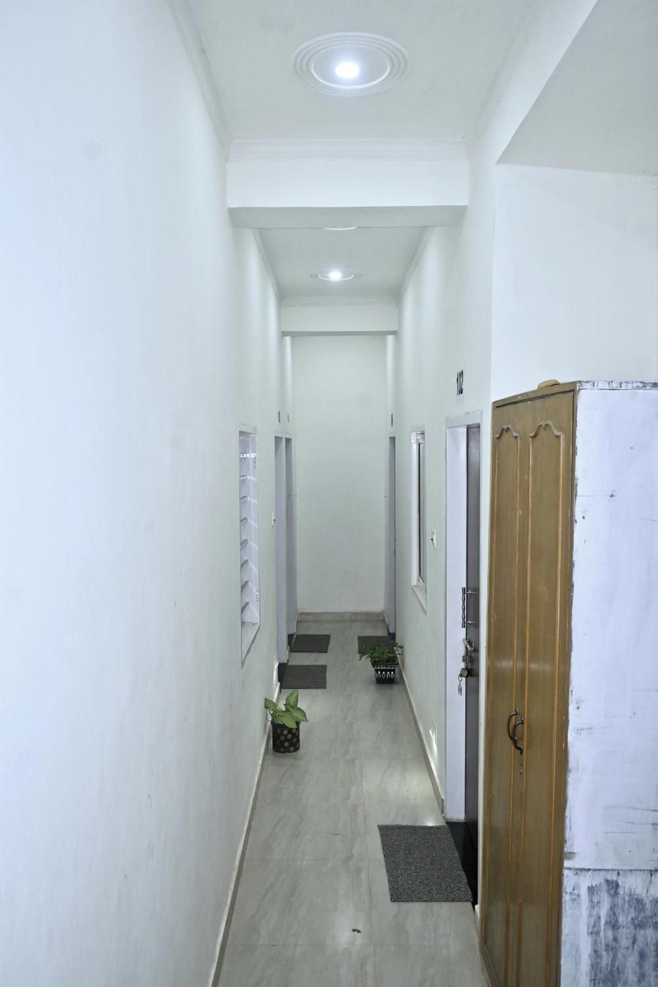 Hotel Pitambara Dham Vrindāvan Exterior foto