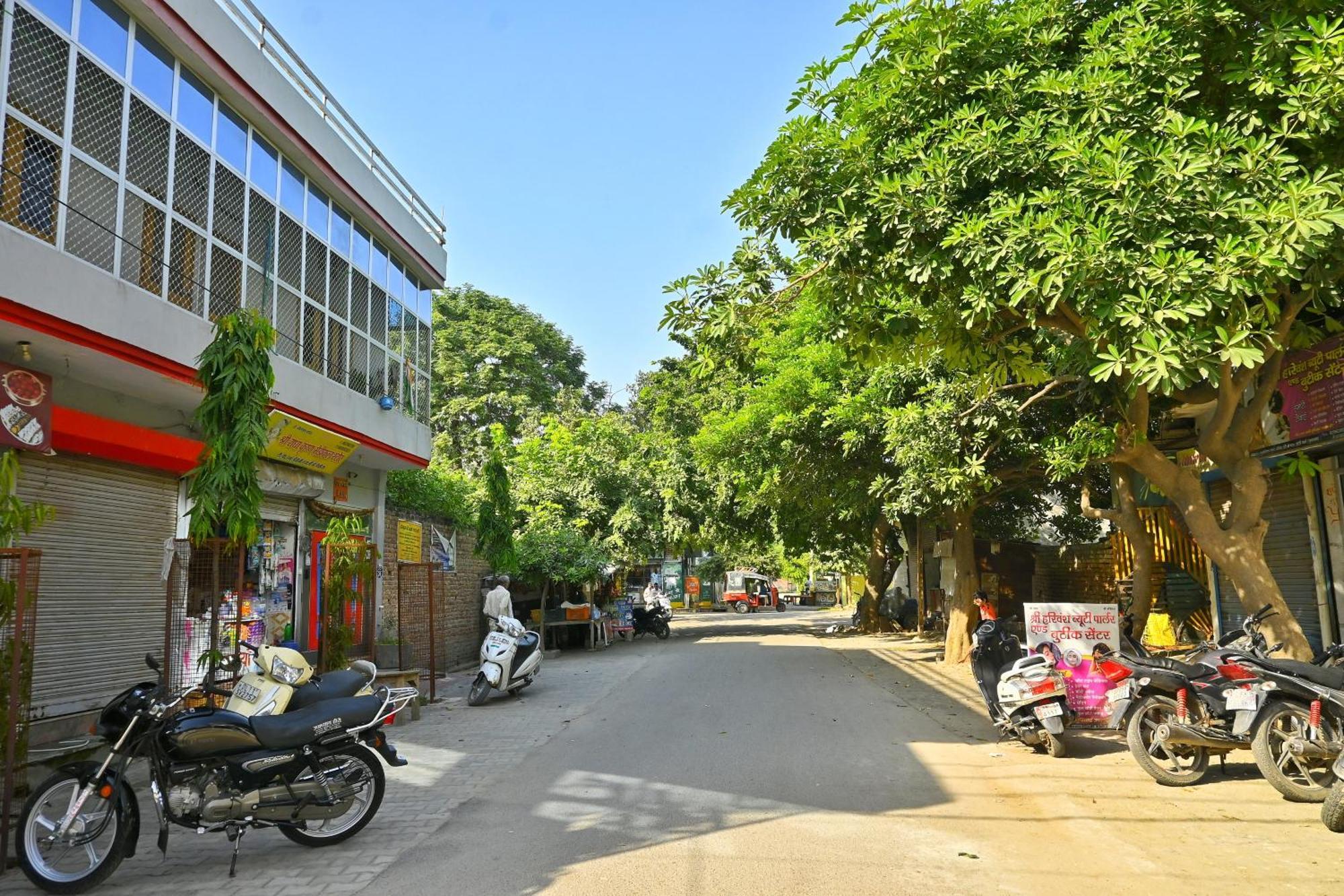 Hotel Pitambara Dham Vrindāvan Exterior foto